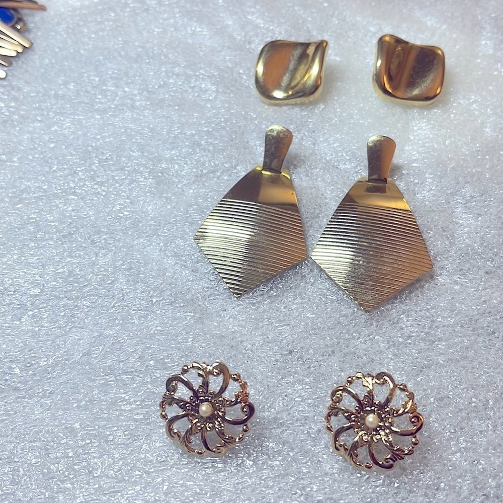 3 Pairs of Vintage Gold Tone Earrings Flower Blossoms & Gold Wave